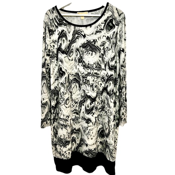MICHAEL Michael Kors Dresses & Skirts - MICHAEL Shift Dress Mod Print Long Sleeves Black & White sz 1X